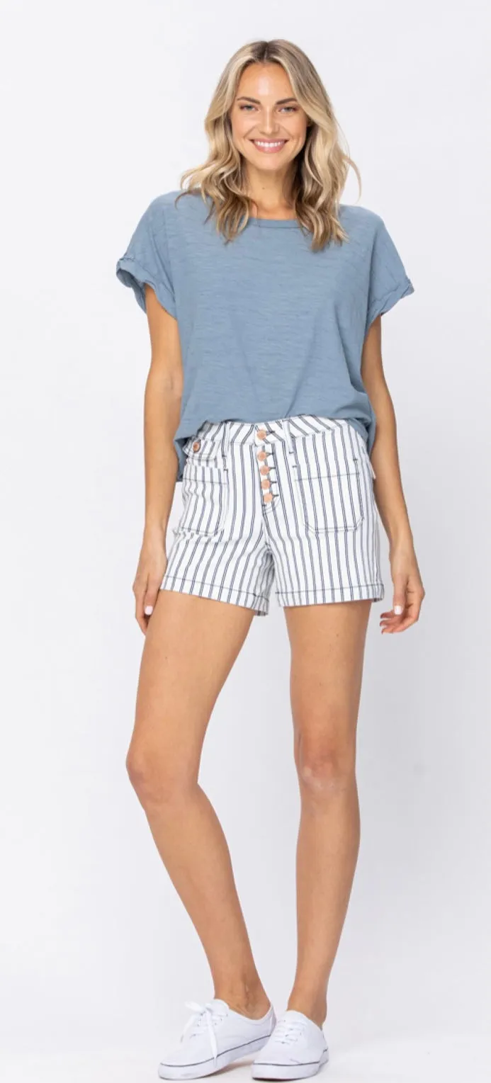 Stripe patch pocket shorts